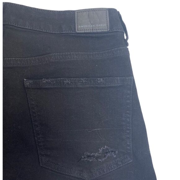 American Eagle Black Distressed Mom Jean Shorts Size 6 or W28 NWT - Picture 6 of 8
